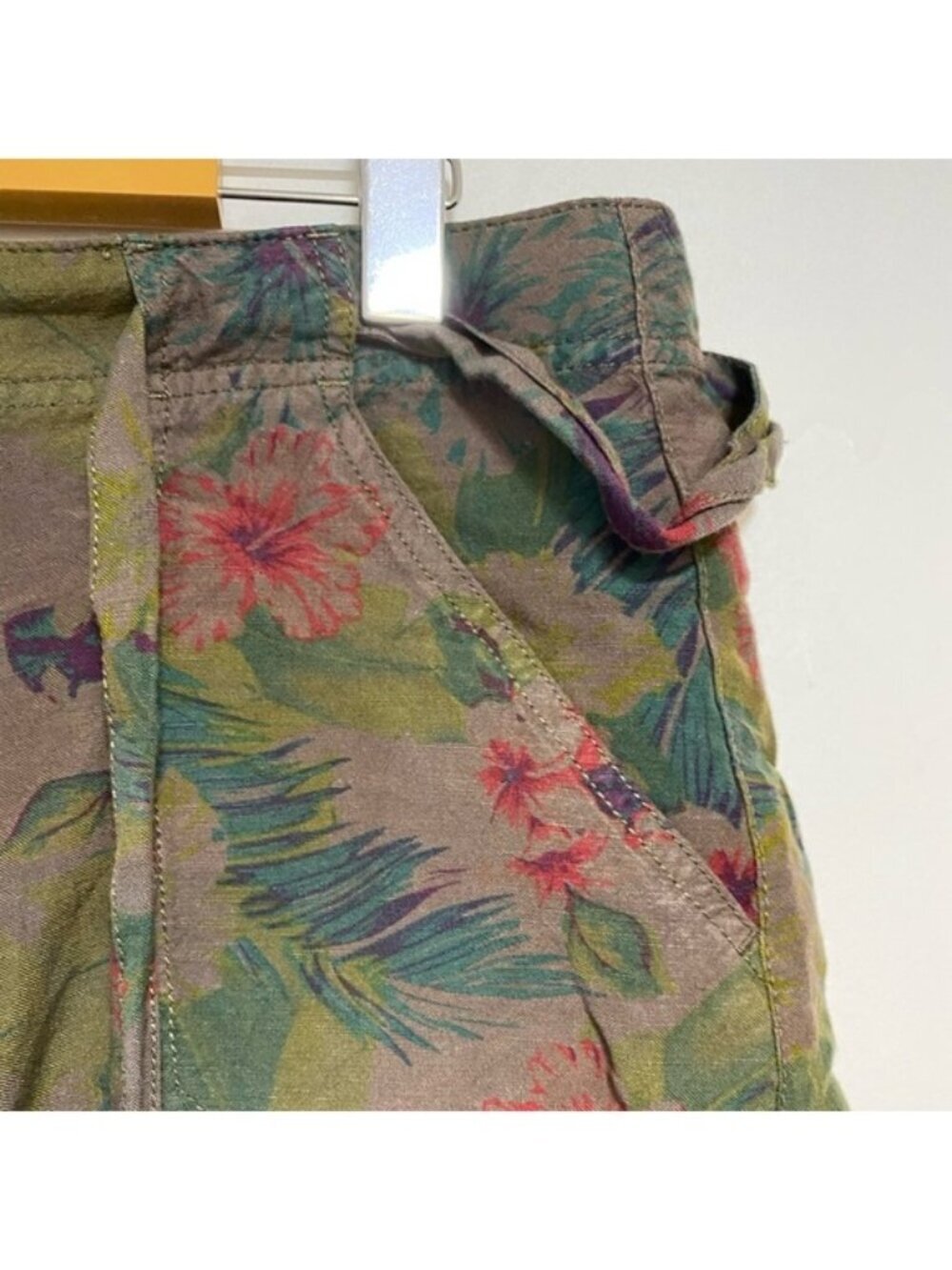 Sanctuary Floral Print Utility Shorts - Size 27 - Picture 5 of 8